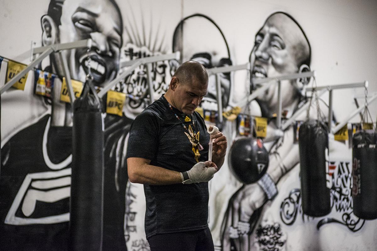 3 Cain Velasquez UFC Phoenix Maryvale Gym workout