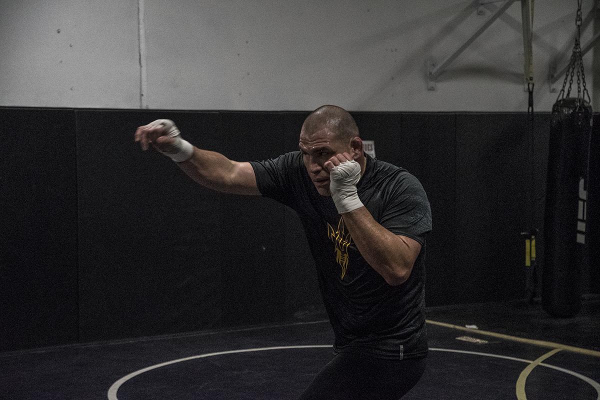 12 Cain Velasquez UFC Phoenix Maryvale Gym workout