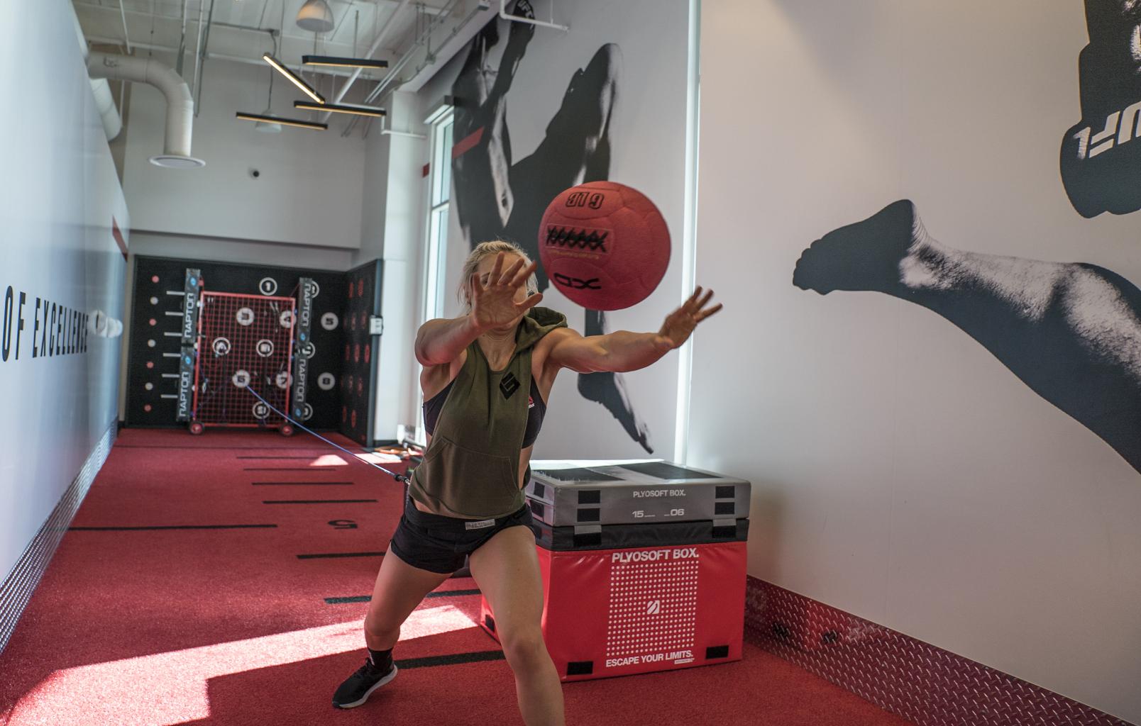 Yana Kunitskaya training at the UFC PI November 2019