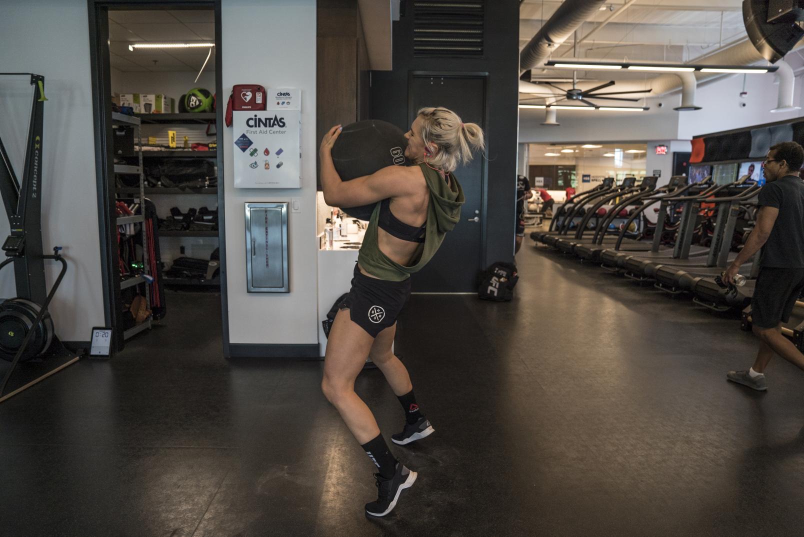 Yana Kunitskaya training at the UFC PI November 2019