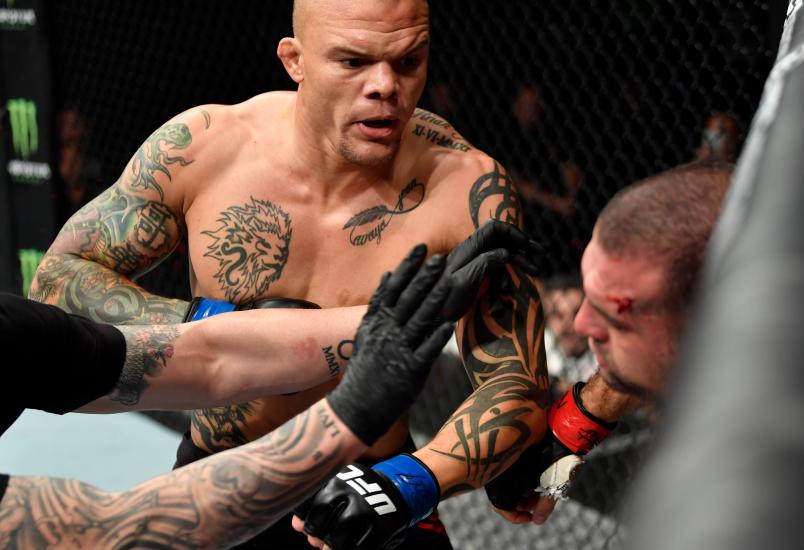 HAMBURG, GERMANY - JULY 22: (L-R) Anthony Smith punches Mauricio Rua of Brazil in their light heavyweight bout during the UFC Fight Night at Barclaycard Arena on July 22, 2018 in Hamburg, Germany. (Photo by Jeff Bottari/Zuffa LLC/Zuffa LLC via Getty Images)