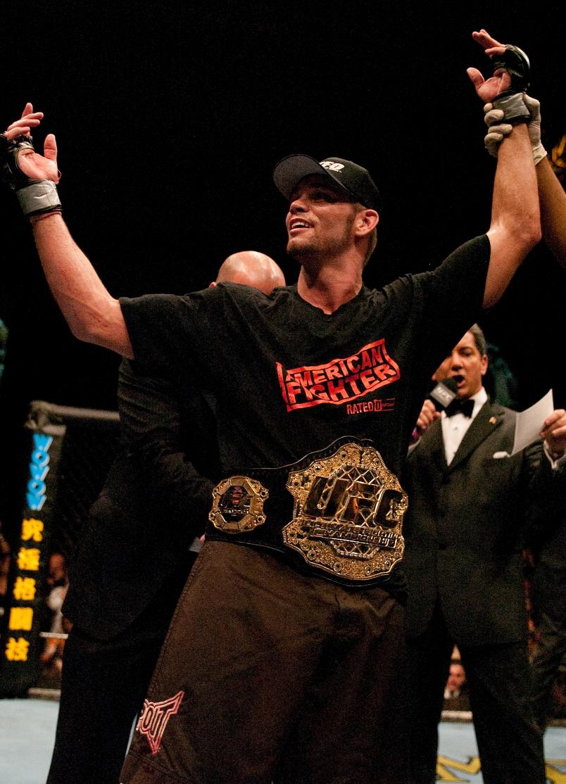ATLANTIC CITY, NJ - JUNE 05: Rich Franklin defeats Evan Tanner to win the UFC Middleweight Championship at UFC 53 at the Boardwalk Hall on JUNE 04, 2005 in Atlantic City, New Jersey. (Photo by Josh Hedges/Zuffa LLC/Zuffa LLC via Getty Images)