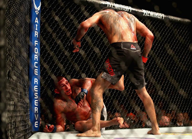 LAS VEGAS, NV - OCTOBER 06: Tony Ferguson dominates over Anthony Pettis in their lightweight bout during the UFC 229 event inside T-Mobile Arena on October 6, 2018 in Las Vegas, Nevada. (Photo by Christian Petersen/Zuffa LLC/Zuffa LLC)