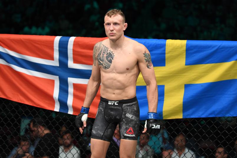 SUNRISE, FL - APRIL 27: Jack Hermansson of Sweden stands in his corner prior to his middleweight bout against Jacare Souza of Brazil during the UFC Fight Night event at BB&T Center on April 27, 2019 in Sunrise, Florida. (Photo by Jeff Bottari/Zuffa LLC/Zuffa LLC via Getty Images)