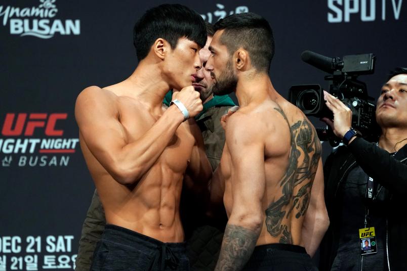 ADELAIDE, AUSTRALIA - DECEMBER 02: Suman Mokhtarian of Australia prepares to fight Sodiq Yusuff in their featherweight bout during the UFC Fight Night event inside Adelaide Entertainment Centre on December 2, 2018 in Adelaide, Australia. (Photo by Jeff Bottari/Zuffa LLC/Zuffa LLC via Getty Images)