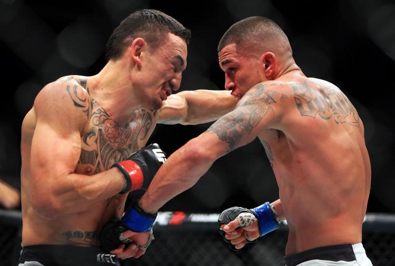 Max Holloway (L) of the United States fights Anthony Pettis (R) of the United States for the Interim Featherweight Title during the UFC 206 event at Air Canada Centre on December 10, 2016 in Toronto, Canada. (Photo by Vaughn Ridley/Getty Images)