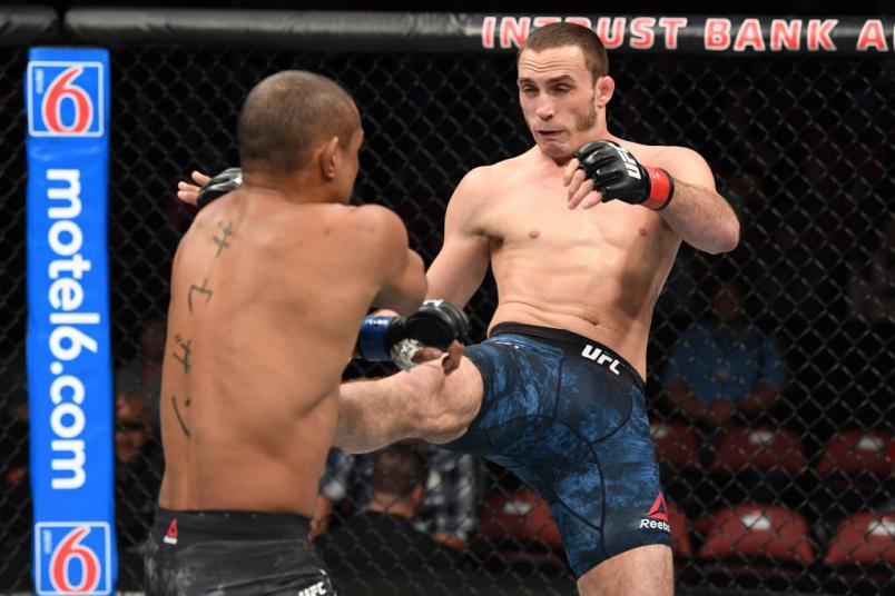 Anthony Martin kicks Sergio Moraes