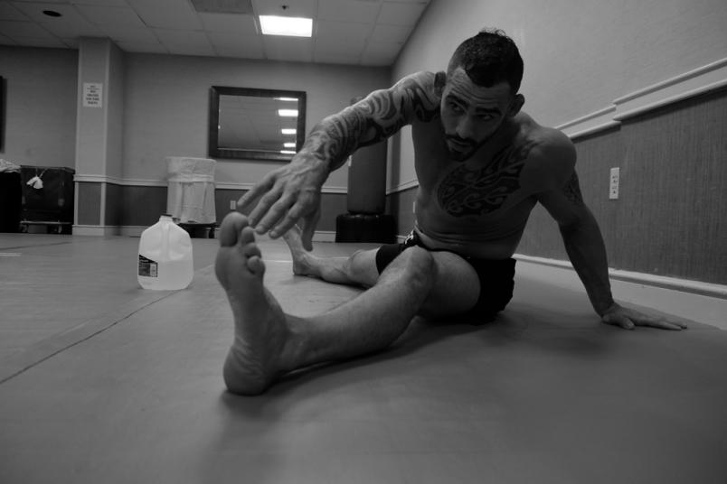 Santiago Ponzinibbio working out during UFC Fight Night Hollywood fight week.