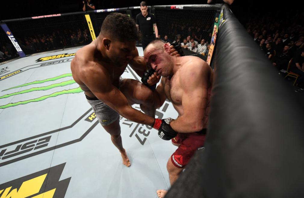 Alistair Overeem of The Netherlands knees Aleksei Oleinik