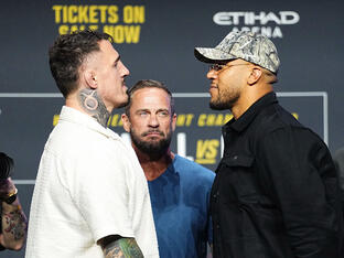 Careo entre Tom Aspinall y Ciryl Gane