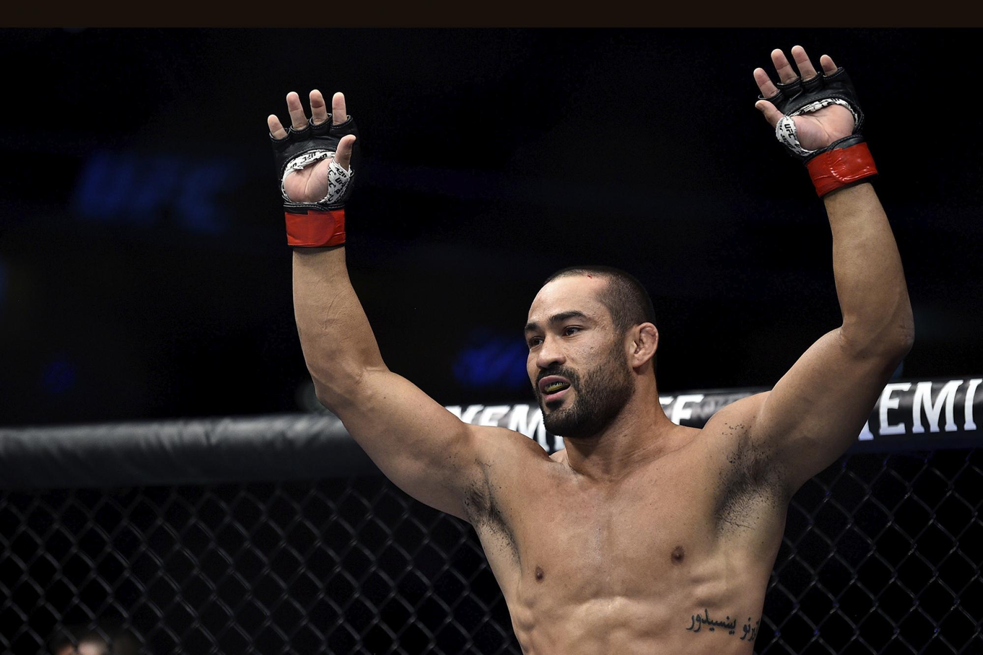 Пауло коста джонни хендрикс. Дэви рамос боец. Теотониу дус сантус. Состав сантоса. Состав сантоса.