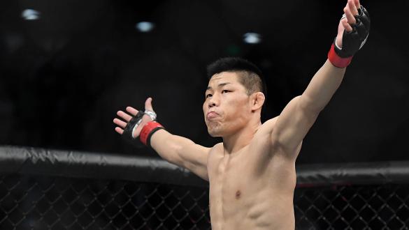 Li Jingliang of China prepares to fight Elizeu dos Santos of Brazil in their welterweight bout during the UFC Fight Night event at Shenzhen Universiade Sports Centre on August 31, 2019 in Shenzhen, China. (Photo by Zhe Ji/Getty Images)