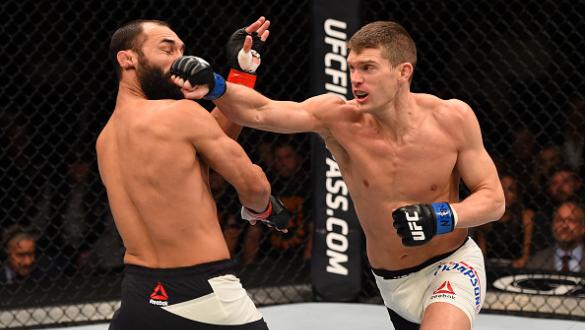 LAS VEGAS, NV - FEBRUARY 06:  (L-R) Johny Hendricks fights Stephen Thompson in their welterweight fight during the UFC Fight Night event at MGM Grand Garden Arena on February 6, 2016 in Las Vegas, Nevada.  (Photo by Josh Hedges/Zuffa LLC/Zuffa LLC via Get