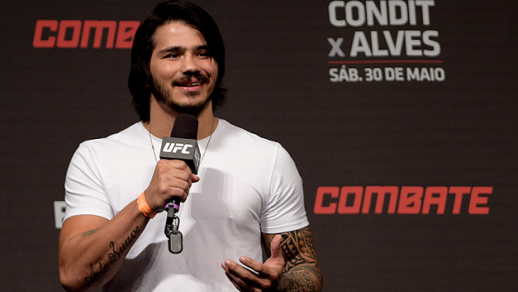 GOIANIA, BRAZIL - MAY 29:  Welterweight fighter Erick Silva of Brazil interacts with fans during a Q&A session before the UFC Fight Night weigh-in at Goiania Arena on May 29, 2015 in Goiania, Brazil.  (Photo by Buda Mendes/Zuffa LLC/Zuffa LLC via Getty Im