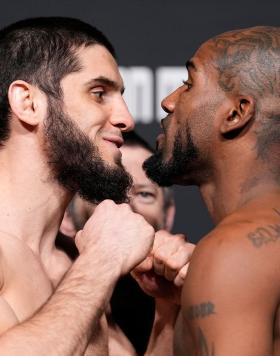 Islam Makhachev e Bobby Green fazem a encarada na Pesagem Oficial do UFC Vegas 49