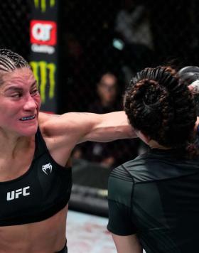 Priscila Pedrita golpeia Ji Yeon Kim no UFC Vegas 49 (Chris Unger/ LLC)