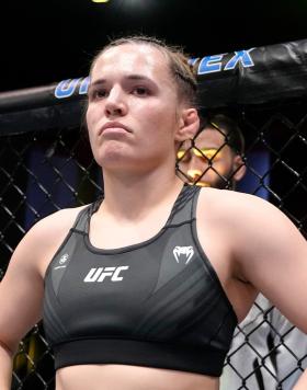 Erin Blanchfield se prepara para a luta principal do UFC Vegas 69. (Foto por Jeff Bottari/Zuffa LLC)