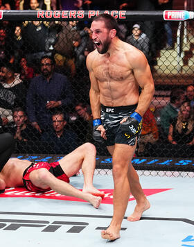 Dustin Stoltzfus venceu Marc-Andre Barriault no UFC Edmonton. (Jeff Bottari/Zuffa LLC)
