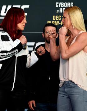 As estrelas do UFC 219 ficaram frente a frente durante o Media Day do evento que acontece nesse sábado (30), em Las Vegas.