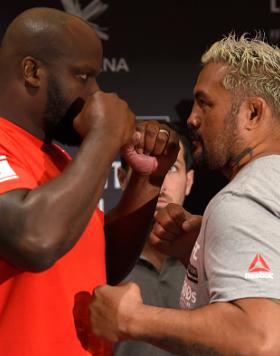 AUCKLAND, NEW ZEALAND - JUNE 08:  (L-R) Opponents Derrick Lewis and Mark Hunt of New Zealand face off during the UFC Fight Night Ultimate Media Day at the Langham Hotel on June 8, 2017 in Auckland, New Zealand. (Photo by Josh Hedges/Zuffa LLC/Zuffa LLC vi