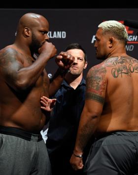AUCKLAND, NEW ZEALAND - JUNE 10:  (L-R) Derrick Lewis of the United States and Mark Hunt of New Zealand face off during the UFC Fight Night weigh-in at Spark Arena on June 10, 2017 in Auckland, New Zealand. (Photo by Josh Hedges/Zuffa LLC/Zuffa LLC via Ge