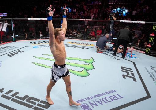 Jauregui Consigue TKO En El 2do UFC