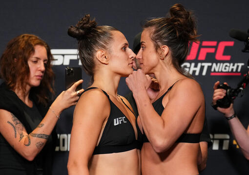 Erin Blanchfield e Maycee Barber fazem a encarada da luta principal do UFC Vegas 107. (Foto por Chris Unger/Zuffa LLC)