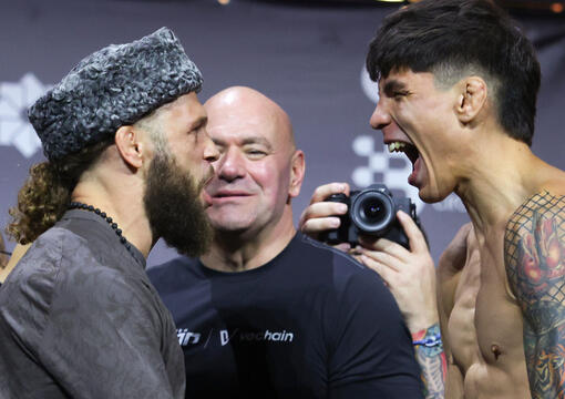 Rafael Fiziev e Ignacio Bahamondes fazem a luta co-principal do UFC Baku. (Foto por Ed Mulholland/Zuffa LLC)