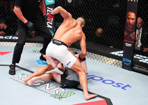 Rinya Nakamura of Japan punches Nathan Fletcher of England in a bantamweight fight during the UFC Fight Night event at UFC APEX on August 02, 2025 in Las Vegas, Nevada. (Photo by Chris Unger/Zuffa LLC)