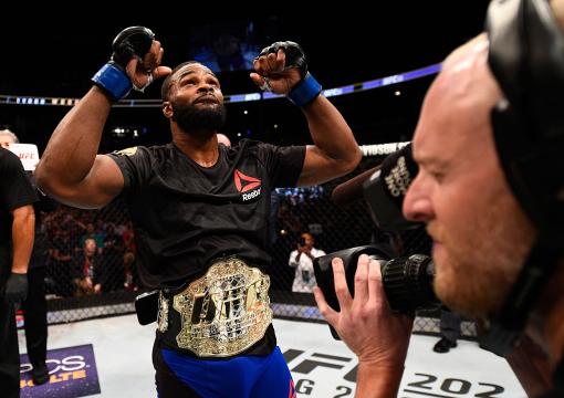 Black History: Tyron Woodley defeat Robbie Lawler to become the UFC welterweight champion at UFC 201