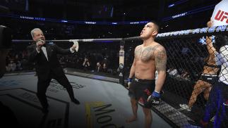 NASHVILLE, TENNESSEE - MARCH 23: Anthony Pettis stands in his corner prior to his welterweight bout against Stephen Thompson during the UFC Fight Night event at Bridgestone Arena on March 23, 2019 in Nashville, Tennessee. (Photo by Jeff Bottari/Zuffa LLC/Zuffa LLC via Getty Images)
