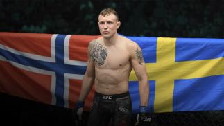 SUNRISE, FL - APRIL 27: Jack Hermansson of Sweden stands in his corner prior to his middleweight bout against Jacare Souza of Brazil during the UFC Fight Night event at BB&T Center on April 27, 2019 in Sunrise, Florida. (Photo by Jeff Bottari/Zuffa LLC/Zuffa LLC via Getty Images)