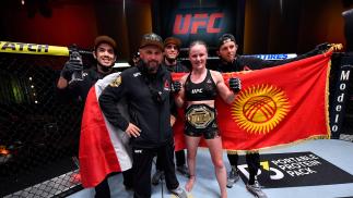 Valentina Shevchenko após vitória sobre Jennifer Maia no UFC 255