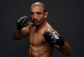 José Aldo posa para retrato após vencer Jeremy Stephens no UFC Calgary em julho de 2018