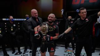 Deiveson mantém o cinturão após empate majoritário com Moreno no UFC 256