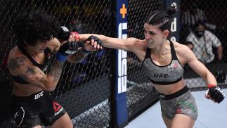 Mackenzie Dern em luta contra Virna Jandiroba
