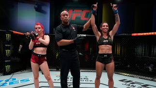 Taila Santos comemora vitória no UFC Vegas 17