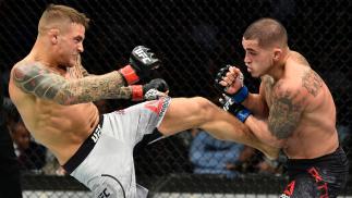 Dustin Poirier conecta chute no abdômen de Anthony Pettis