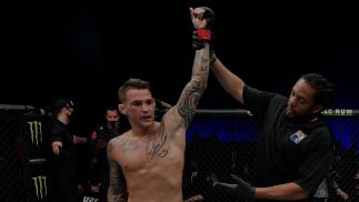 Dustin Poirier nocauteia Conor McGregor na luta principal do UFC 257