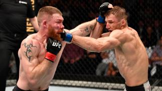 Dan Hooker aplica golpe em Paul Felder