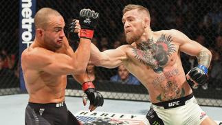 Conor McGregor conecta golpe em Eddie Alvarez