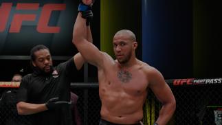 Ciryl Gané domina Jairzinho Rozenstruik e vence por decisão na luta principal do UFC Vegas 20