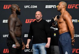 Encarada entre Jairzinho Rozenstruik e Ciryl Gane na pesagem do UFC Vegas 20