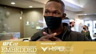 Israel Adesanya em montagem para o embedded do UFC 259