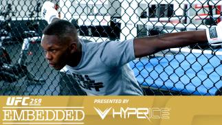 Israel Adesanya em montagem para o quarto episódio do embedded do UFC 259