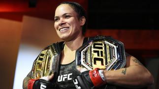 A campeã Amanda Nunes após vencer no UFC 259