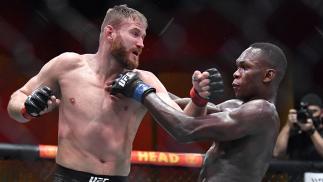 O campeão Jan Blachowicz venceu Israel Adesanya no UFC 259