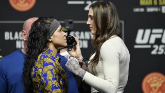 Amanda Nunes e Megan Anderson em encarada na Coletiva de Imprensa do UFC 259