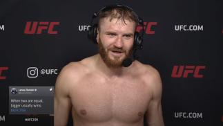 Jan Blachowicz em entrevista após vencer no UFC 259