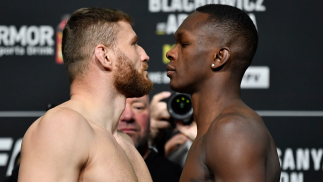 Jan Blachowicz e Israel Adesanya em encaradas na pesagem do UFC 259